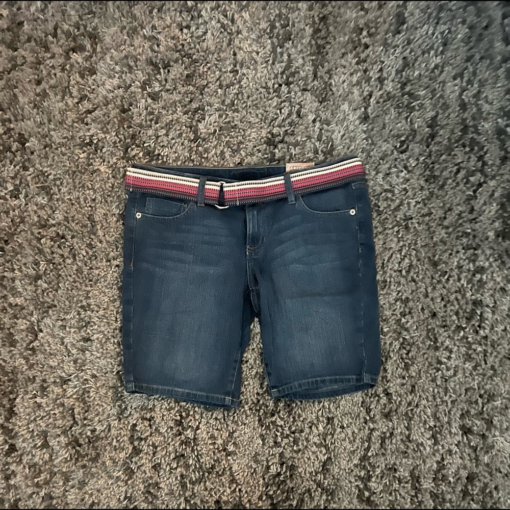 🩳 NWT Arizona Women’s Bermuda Jean Shorts with Belt